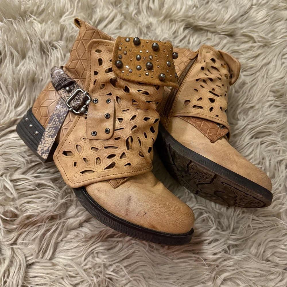 Stylish Tan Ankle Boots - Picture 7 of 10